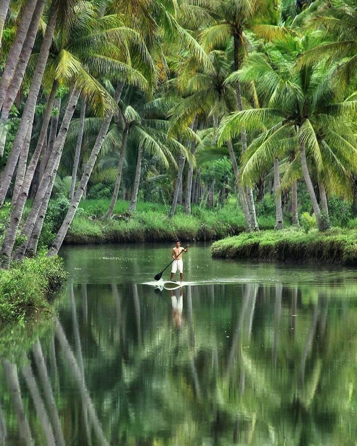 Arrys Watukarung Surfcamp Hotel Kalak Bagian luar foto