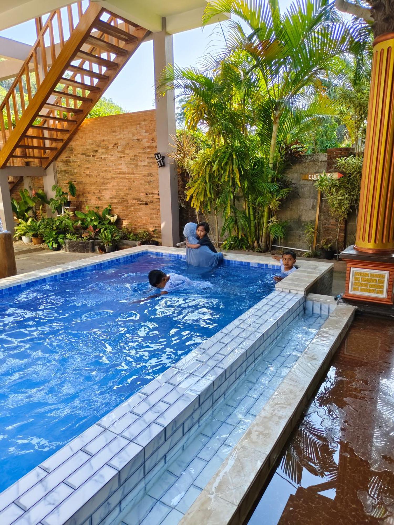 Arrys Watukarung Surfcamp Hotel Kalak Bagian luar foto