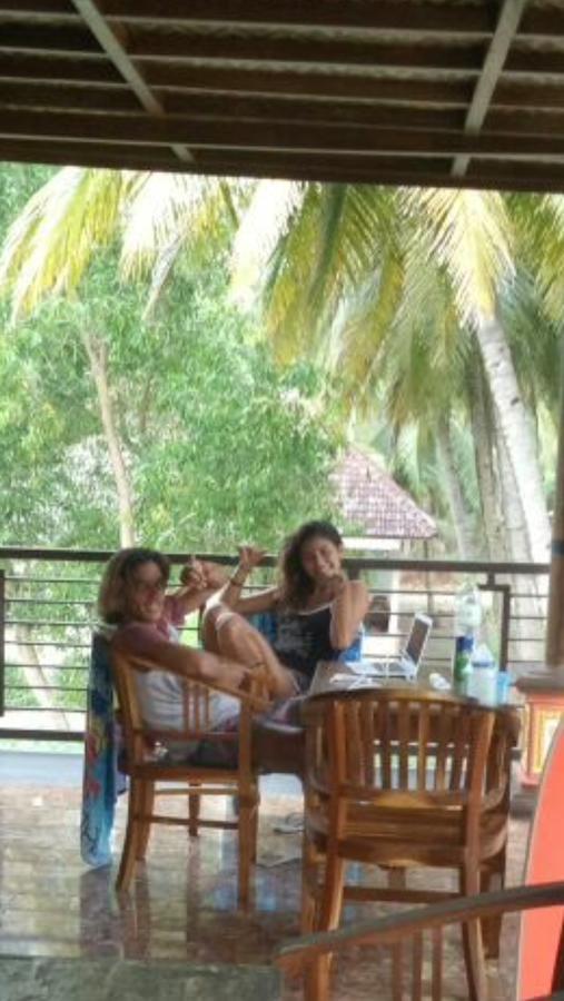 Arrys Watukarung Surfcamp Hotel Kalak Bagian luar foto