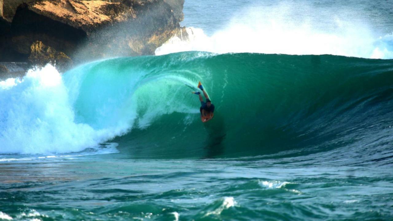 Arrys Watukarung Surfcamp Hotel Kalak Bagian luar foto