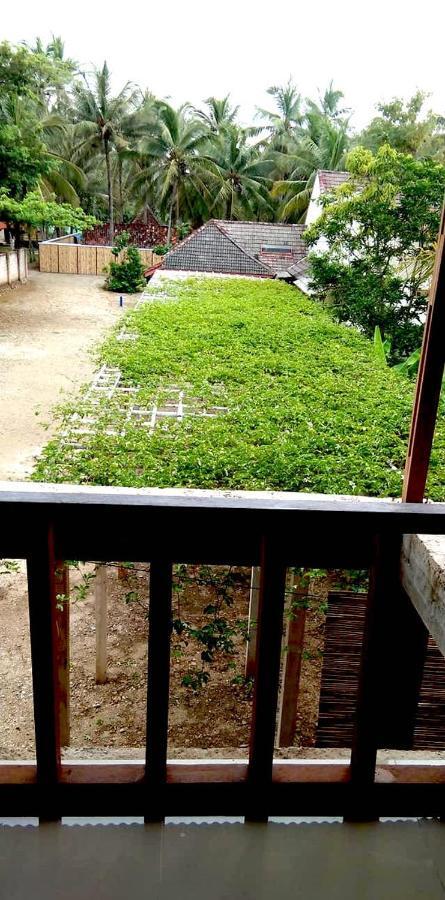 Arrys Watukarung Surfcamp Hotel Kalak Bagian luar foto