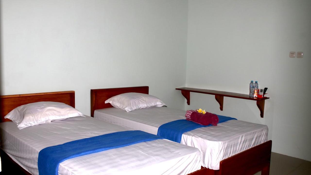 Arrys Watukarung Surfcamp Hotel Kalak Bagian luar foto