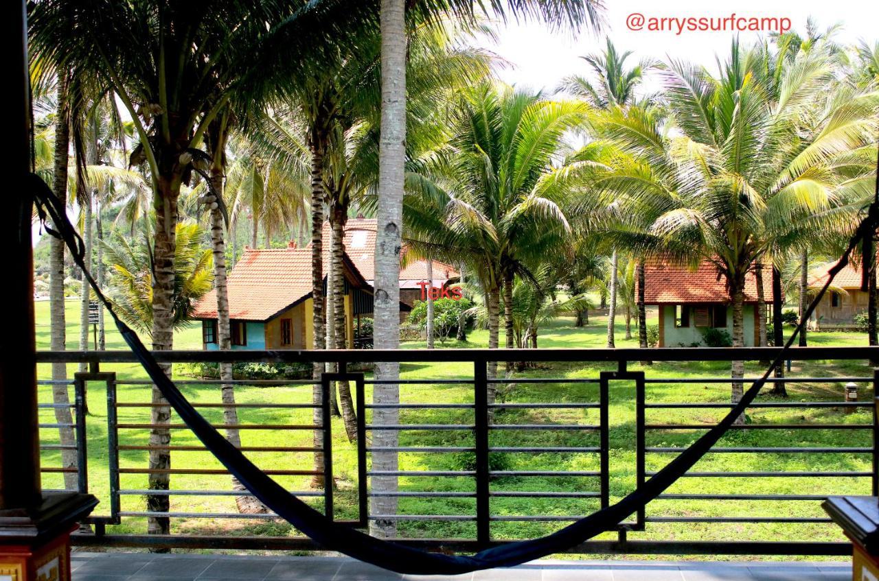 Arrys Watukarung Surfcamp Hotel Kalak Bagian luar foto